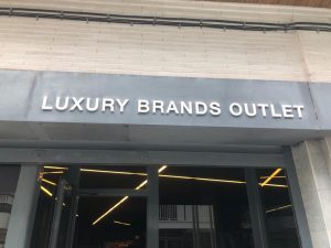 outlet luxury logo 300x225